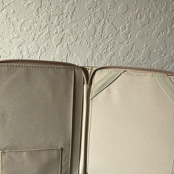 Coach: Floral Print Zip Reader Holder- Gold Tone - Picture 11 of 16